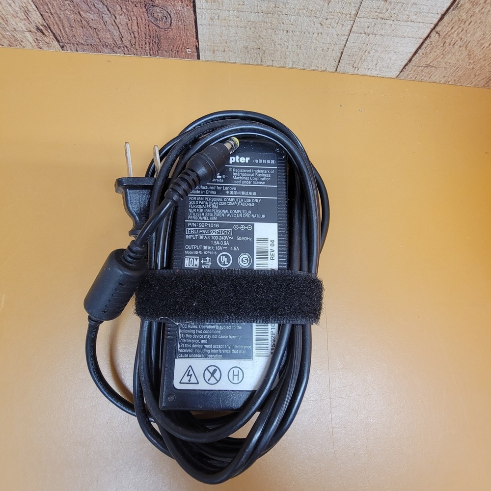 92P1016 - IBM - AC ADAPTER 100-240V~ 50/60Hz 1.5-0.9A